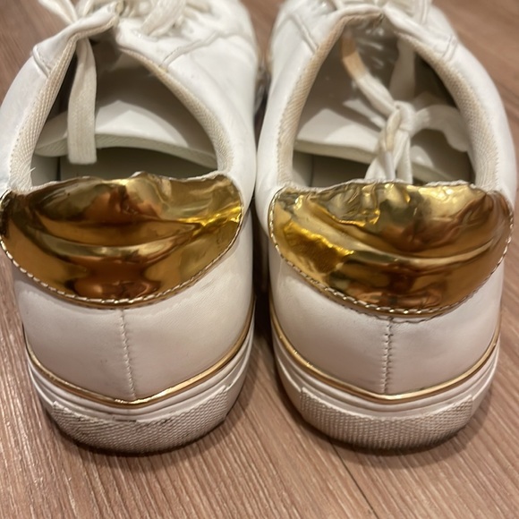 white leather sneakers w gold detail - Picture 3 of 5